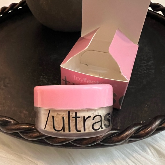 ToyFactory Ultra Set Mini Translucent Mineral Niacinamide Setting Powder 2.2g - Picture 2 of 10